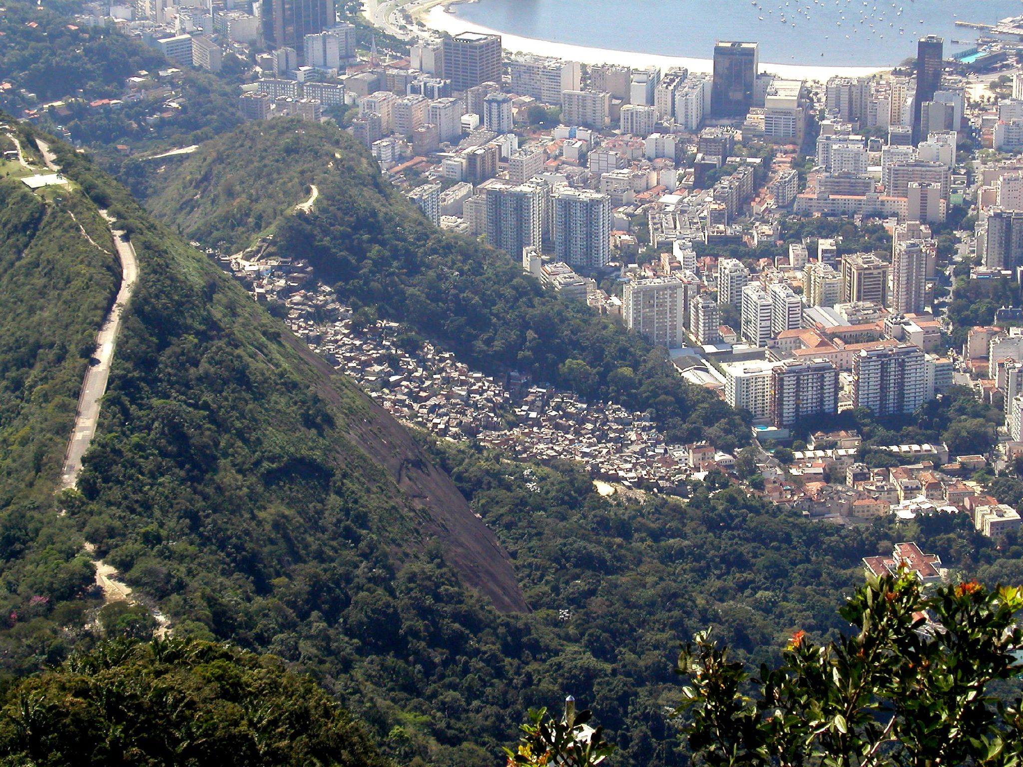 Governo teria dinheiro de sobra para acabar com favelização do Rio de Janeiro